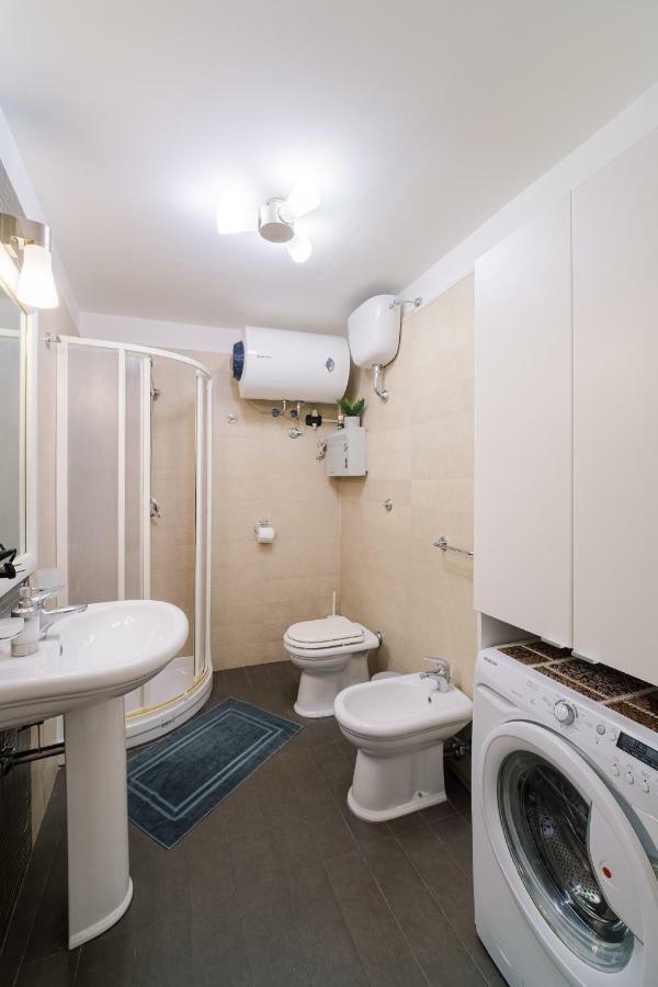 Modern House Apartment เนเปิลส์ ภายนอก รูปภาพ